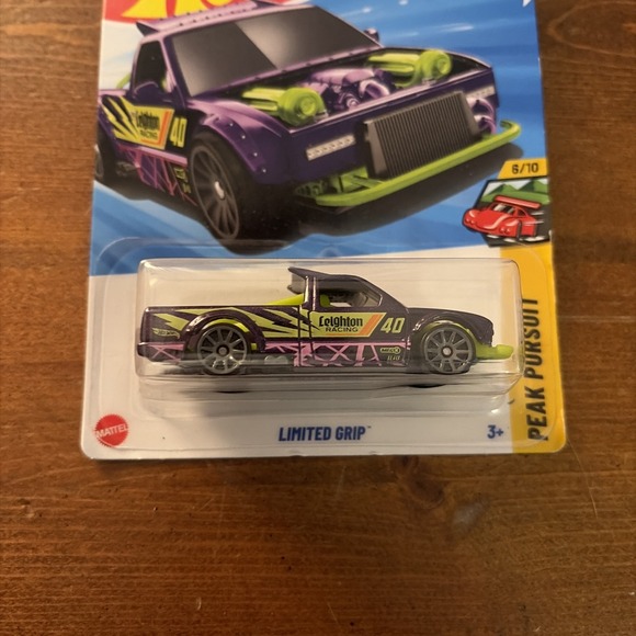 Limited Grip #236 Peak Pursuit 6/10 2025 Hot Wheels Case‎ N - Picture 2 of 3